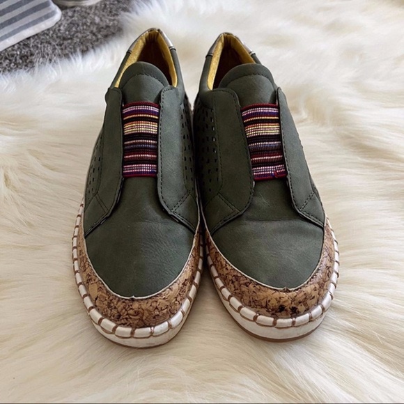 Basics Orthopedic Slip-on Shoes Size 7.5 - Picture 6 of 9